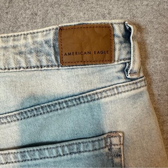 American Eagle Strigid Mom Jean Lightwash Whitewash Sz 14S AEO New Petite Short - Picture 6 of 14